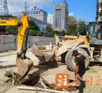 照黄片美女天鸡巴操逼。高温下的坚守｜道路建设者用汗水铺就畅通路